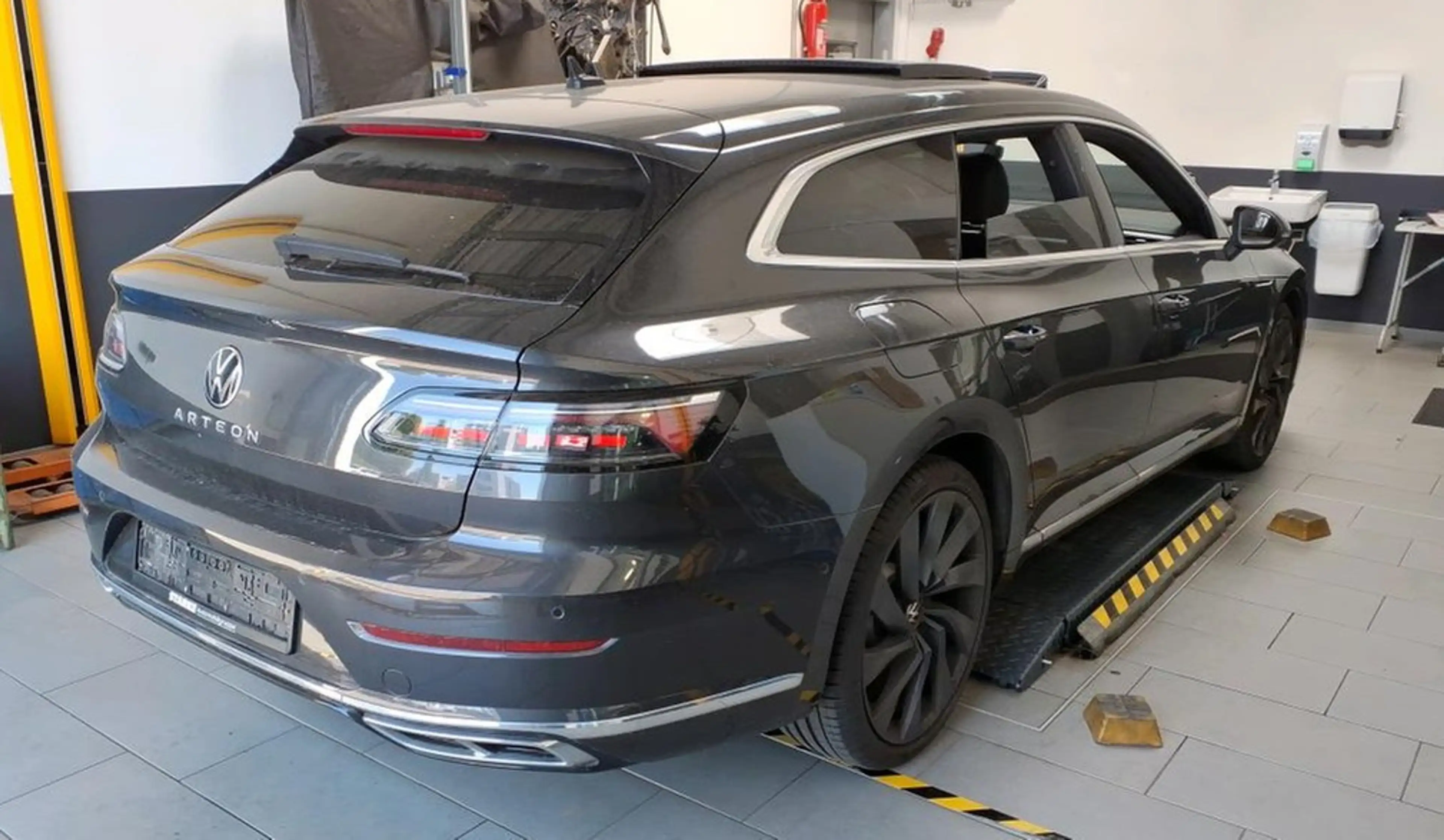 Volkswagen Arteon Shooting Brake 2.0 TDI DSG R-Line 20"Rosario Pa... — photo 3