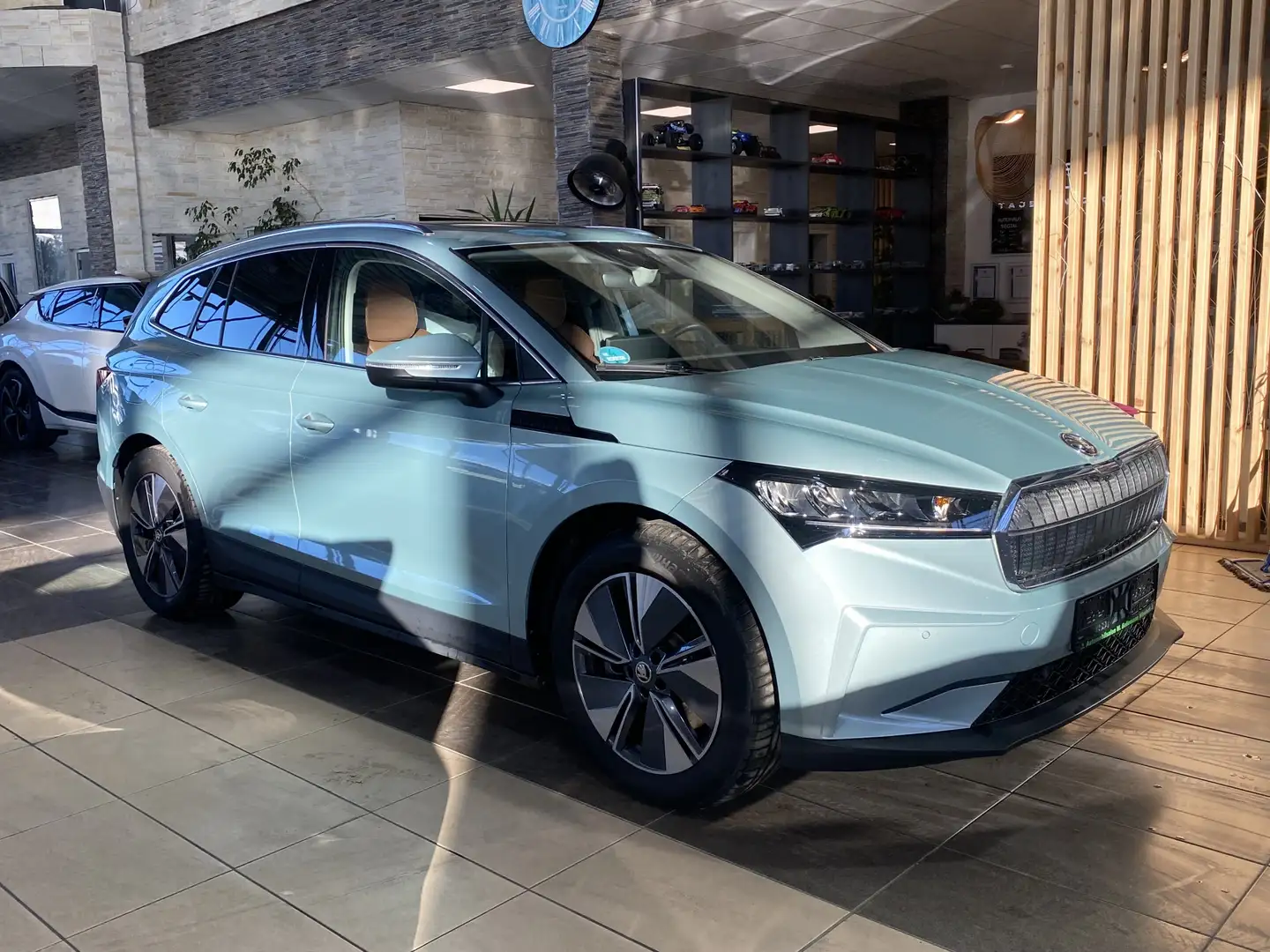 Skoda Enyaq 85 ecoSuite Pano. Leder Navi LED AHK Verde - 2