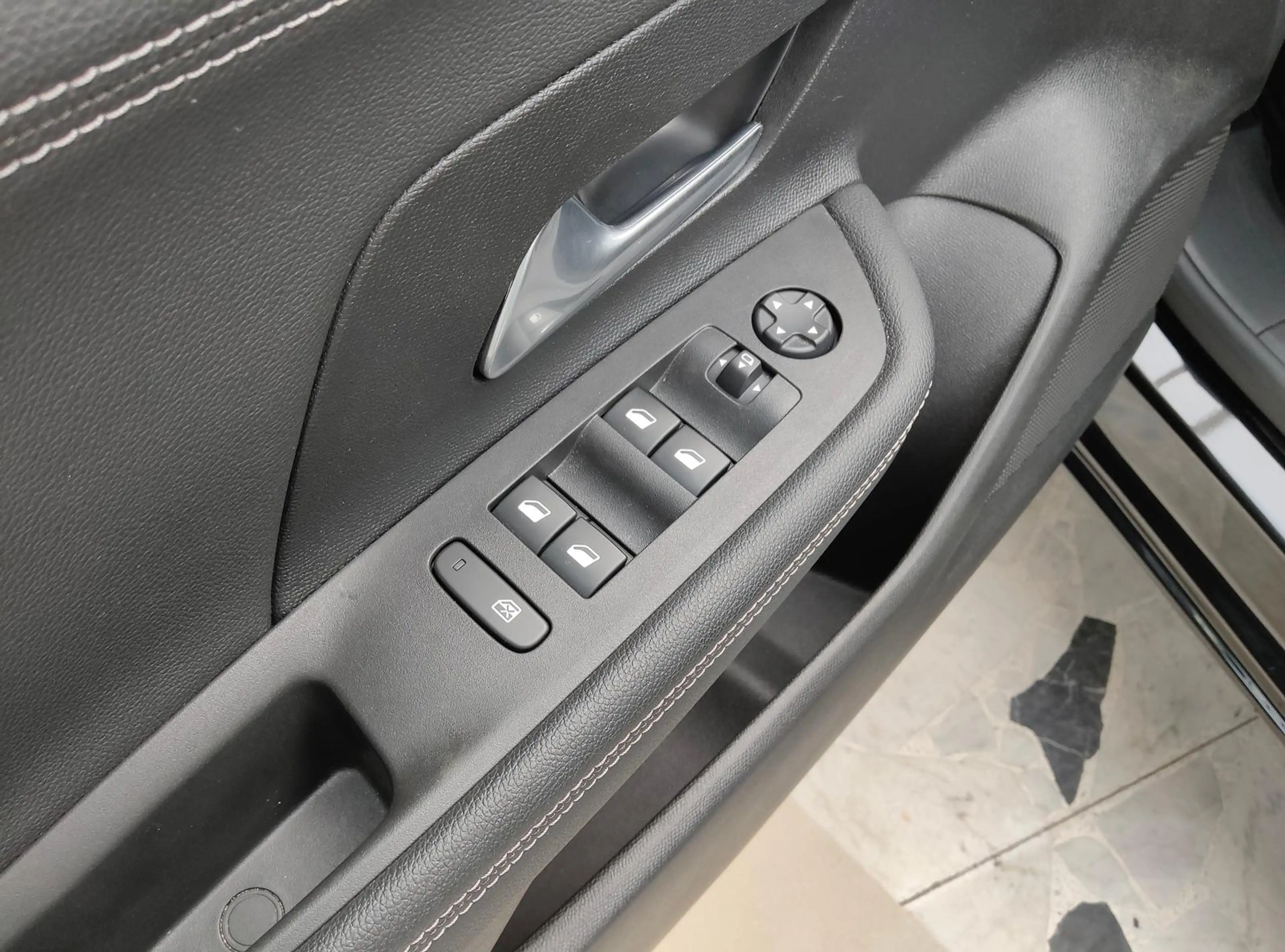 Opel Mokka-E ULTIMATE 100KW AT — photo 10