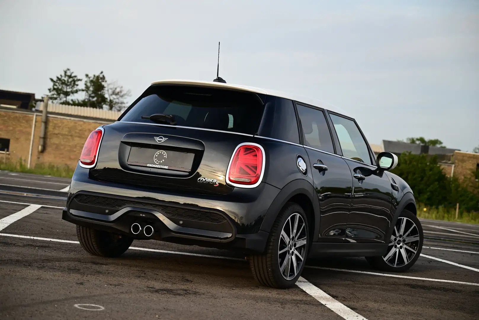 MINI Cooper S 5 DOORS / SPORT AUT / CAMERA / NAVI / DIGIT COCKP Negro - 2