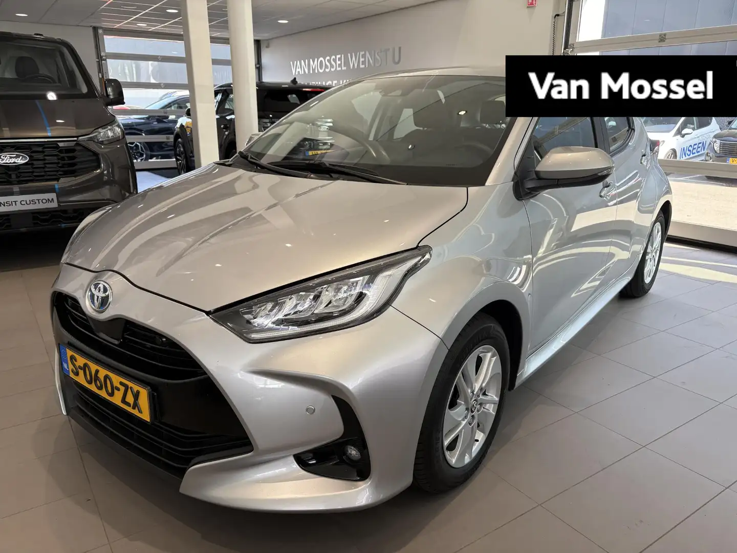 Toyota Yaris 1.5 Hybrid Business Plus | cruise control adaptief Grijs - 1