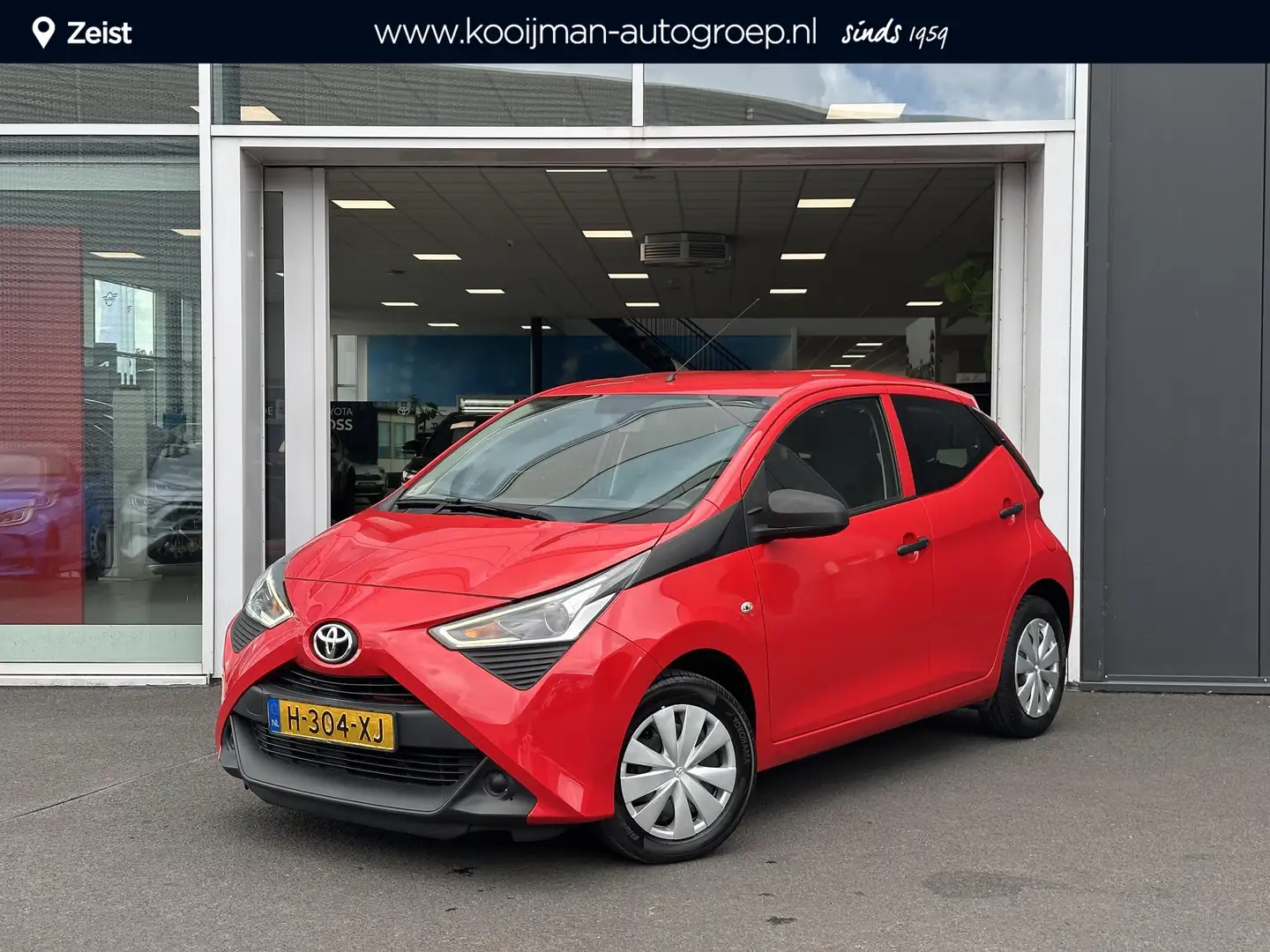 Toyota Aygo 1.0 VVT-i x-fun Airco | Bluetooth Rood - 1