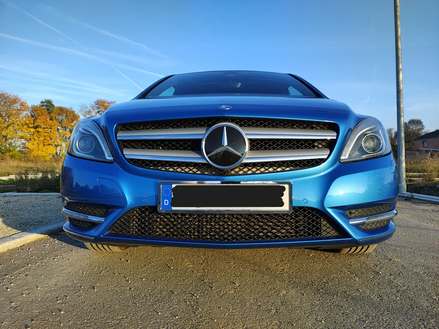 Mercedes-Benz B 180 B 180 CDI "2. Hd., Sport Paket, Navi, Klima, Pano" Blau - 2