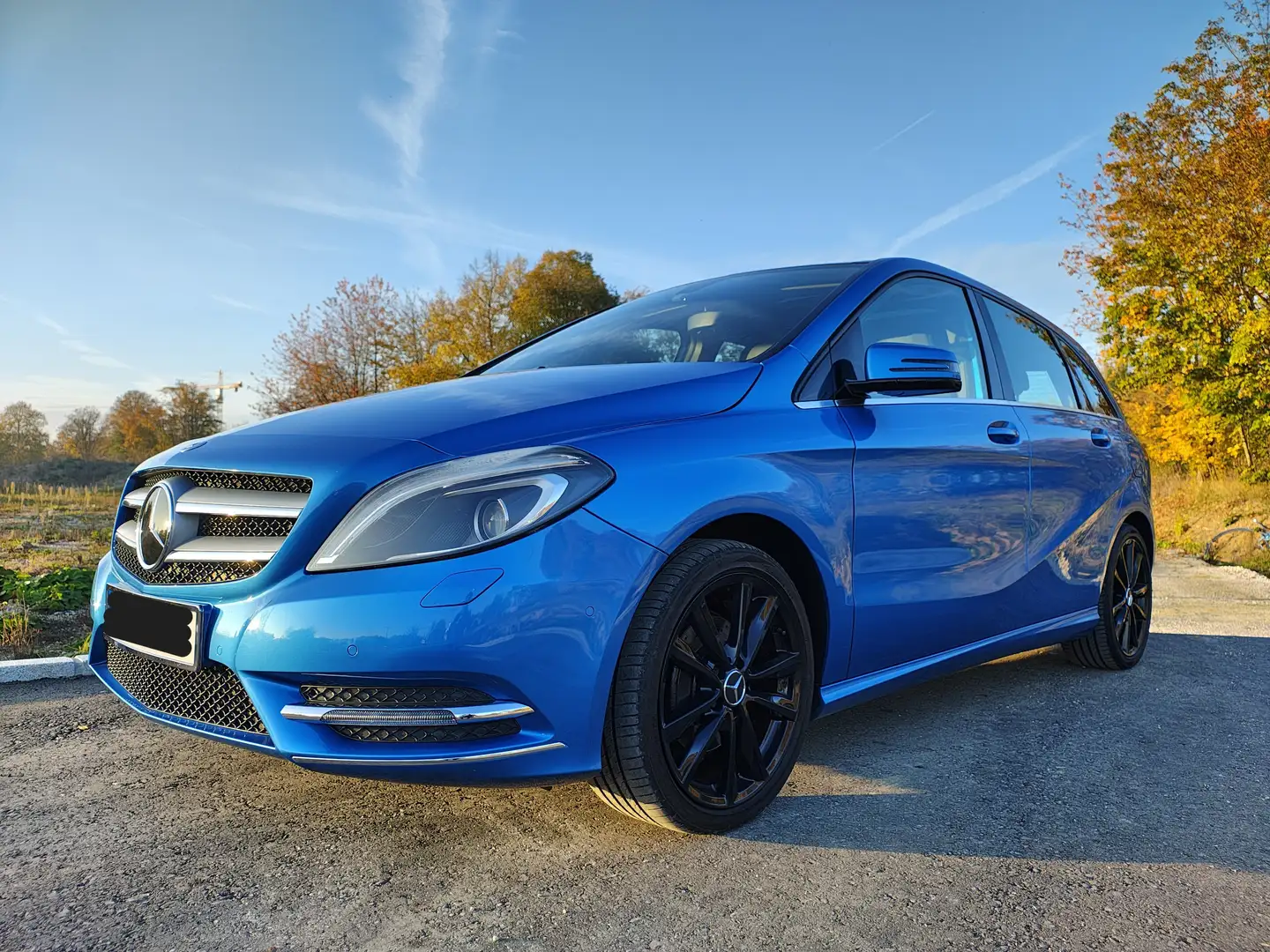 Mercedes-Benz B 180 B 180 CDI "2. Hd., Sport Paket, Navi, Klima, Pano" Blau - 1