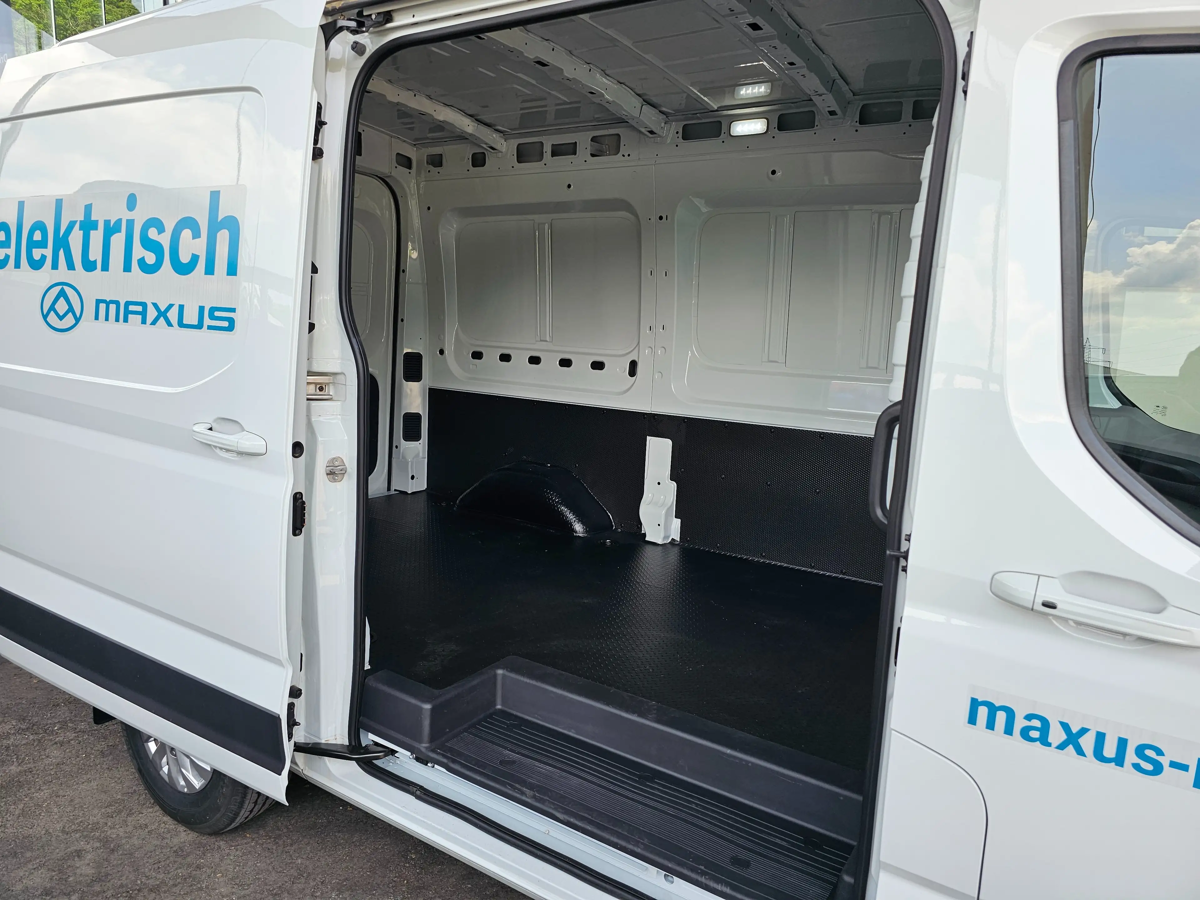 Maxus eDeliver 9 Kasten 72kWh L2H2 — photo 8