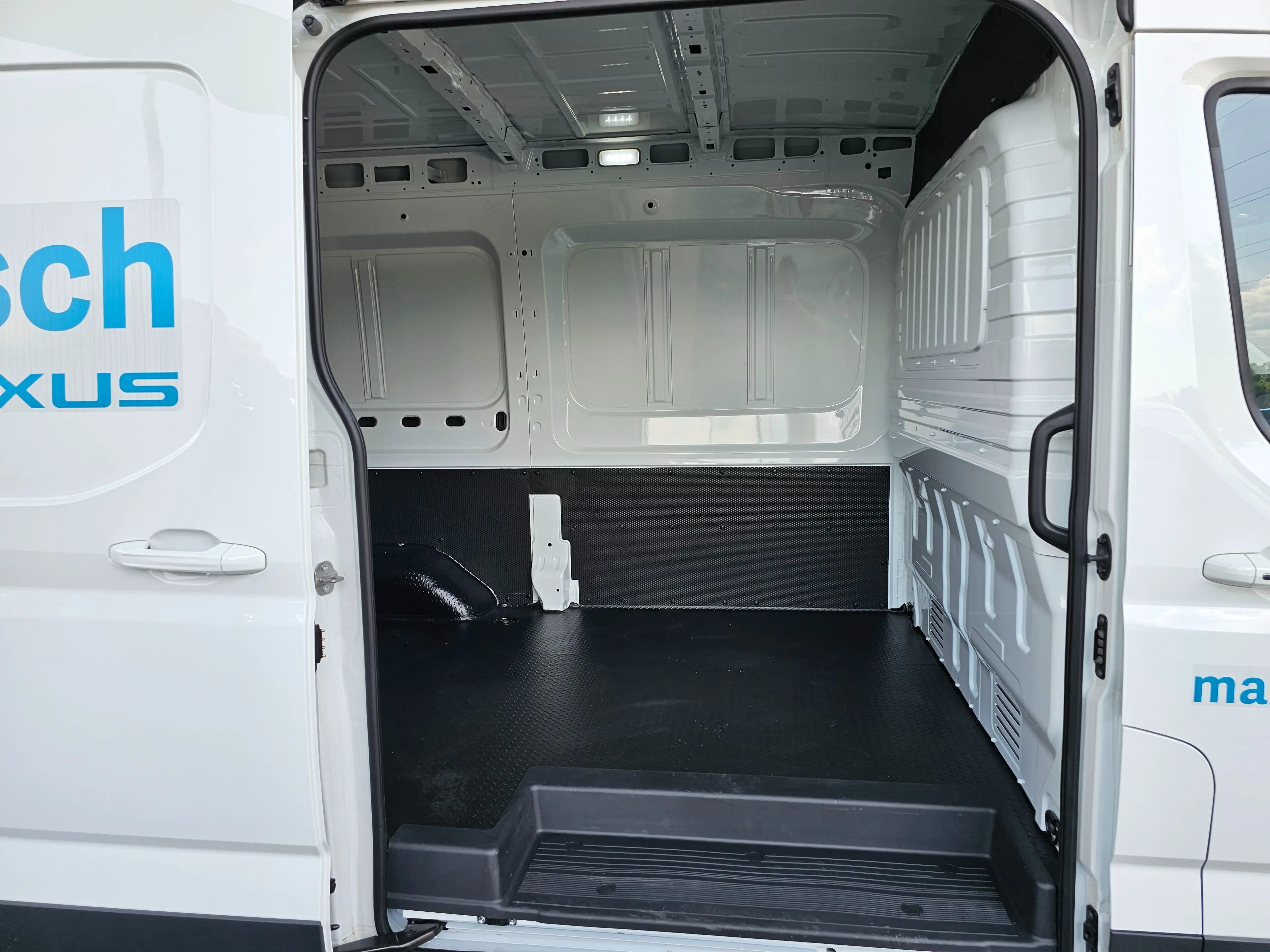 Maxus eDeliver 9 Kasten 72kWh L2H2 — photo 9