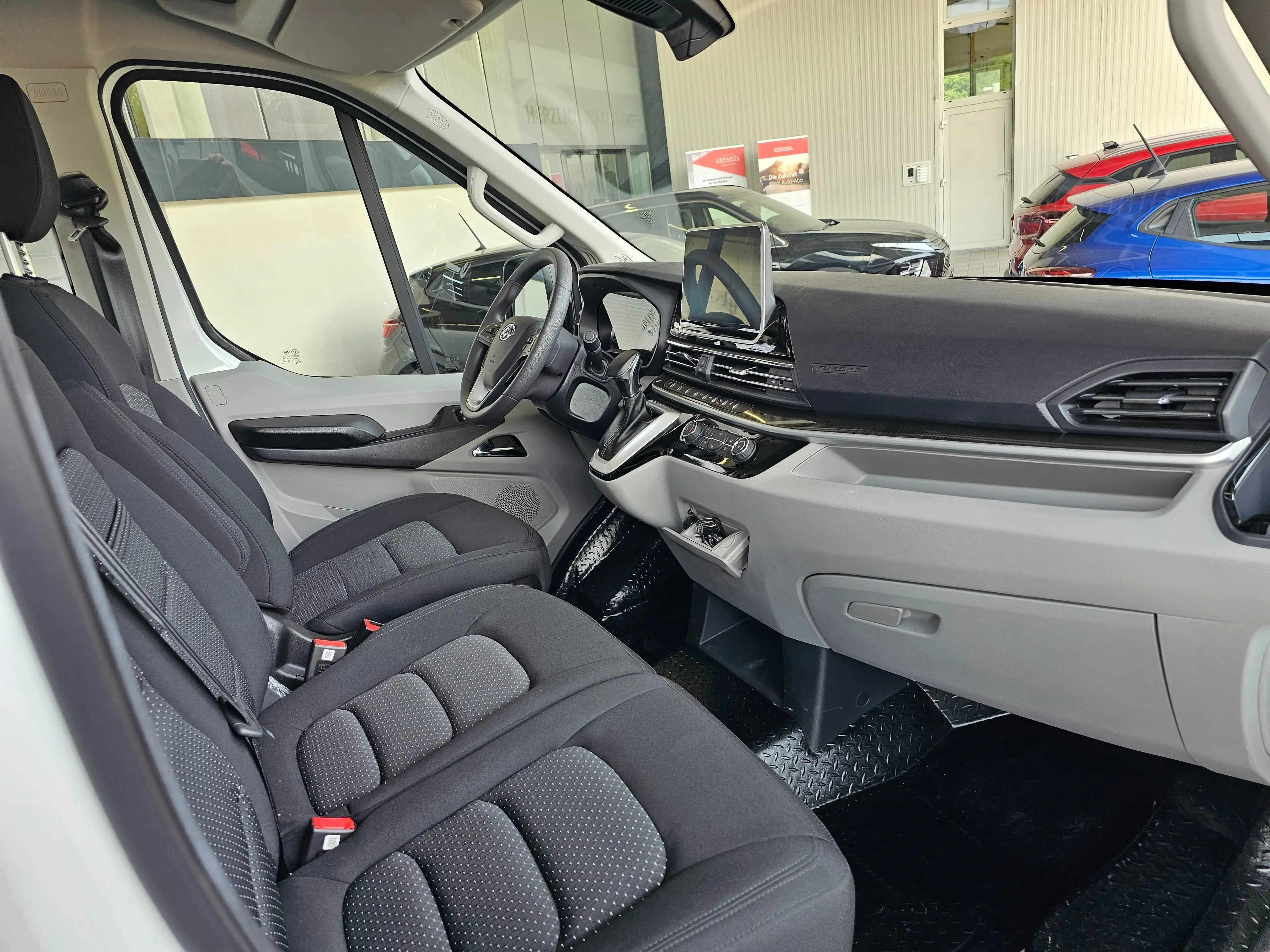 Maxus eDeliver 9 Kasten 72kWh L2H2 — photo 10