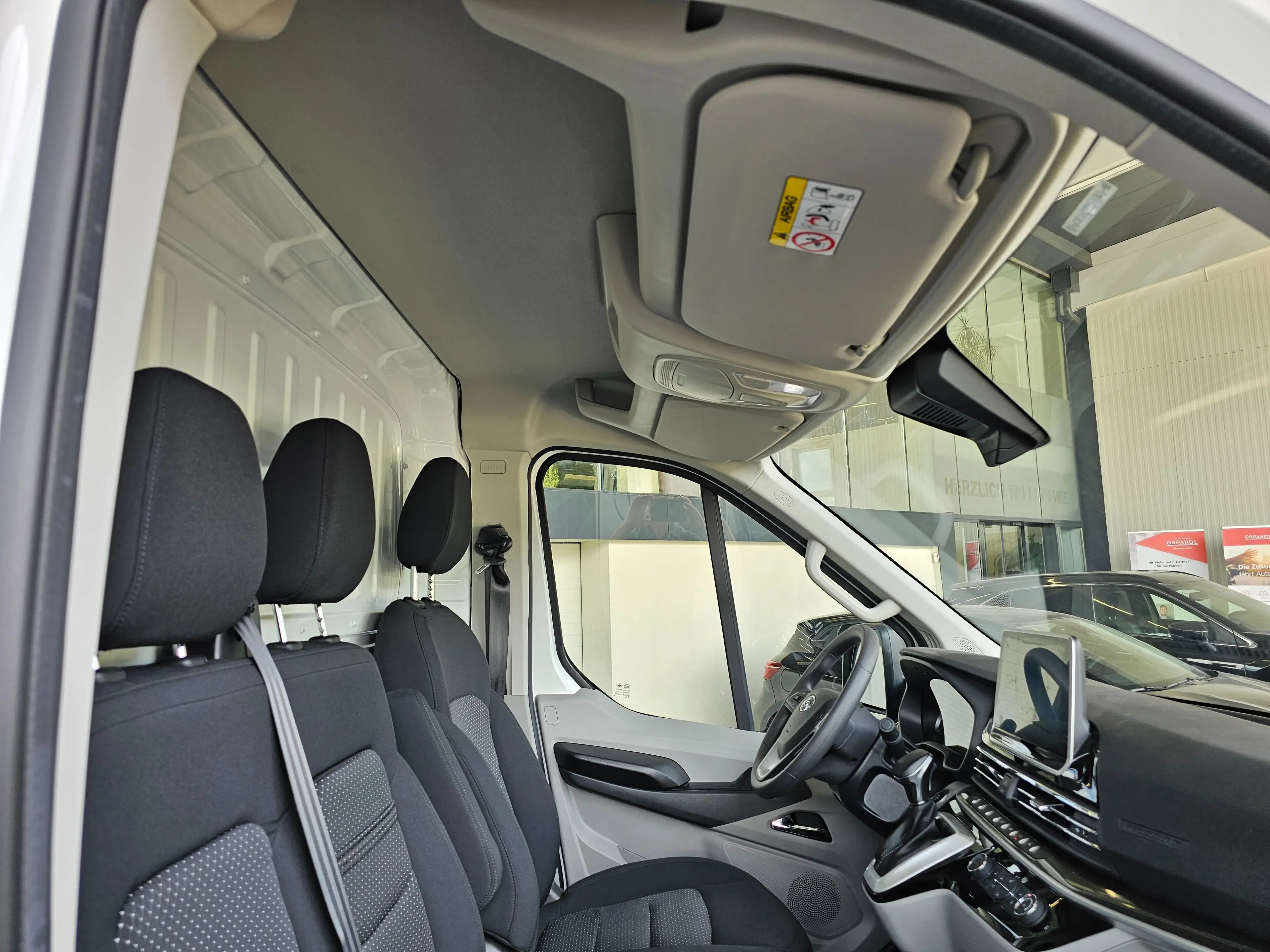 Maxus eDeliver 9 Kasten 72kWh L2H2 — photo 15