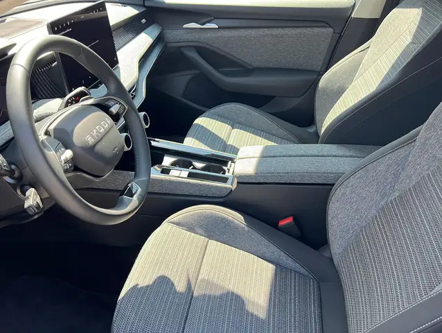 Skoda Superb view 3