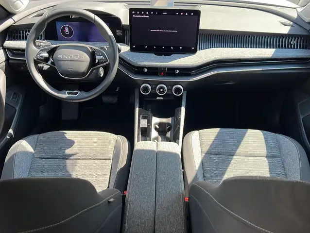 Skoda Superb view 6