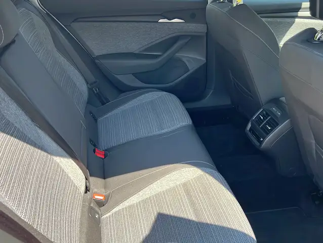 Skoda Superb view 10