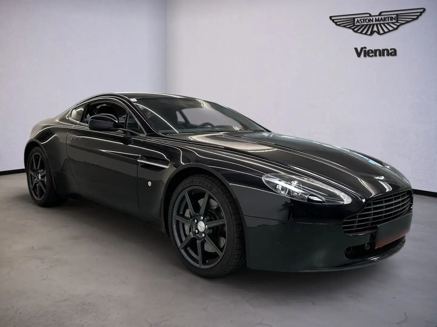 Aston Martin Vantage V8 / Park Sensors Fr & Rr / Alarm Upgrade Zwart - 2
