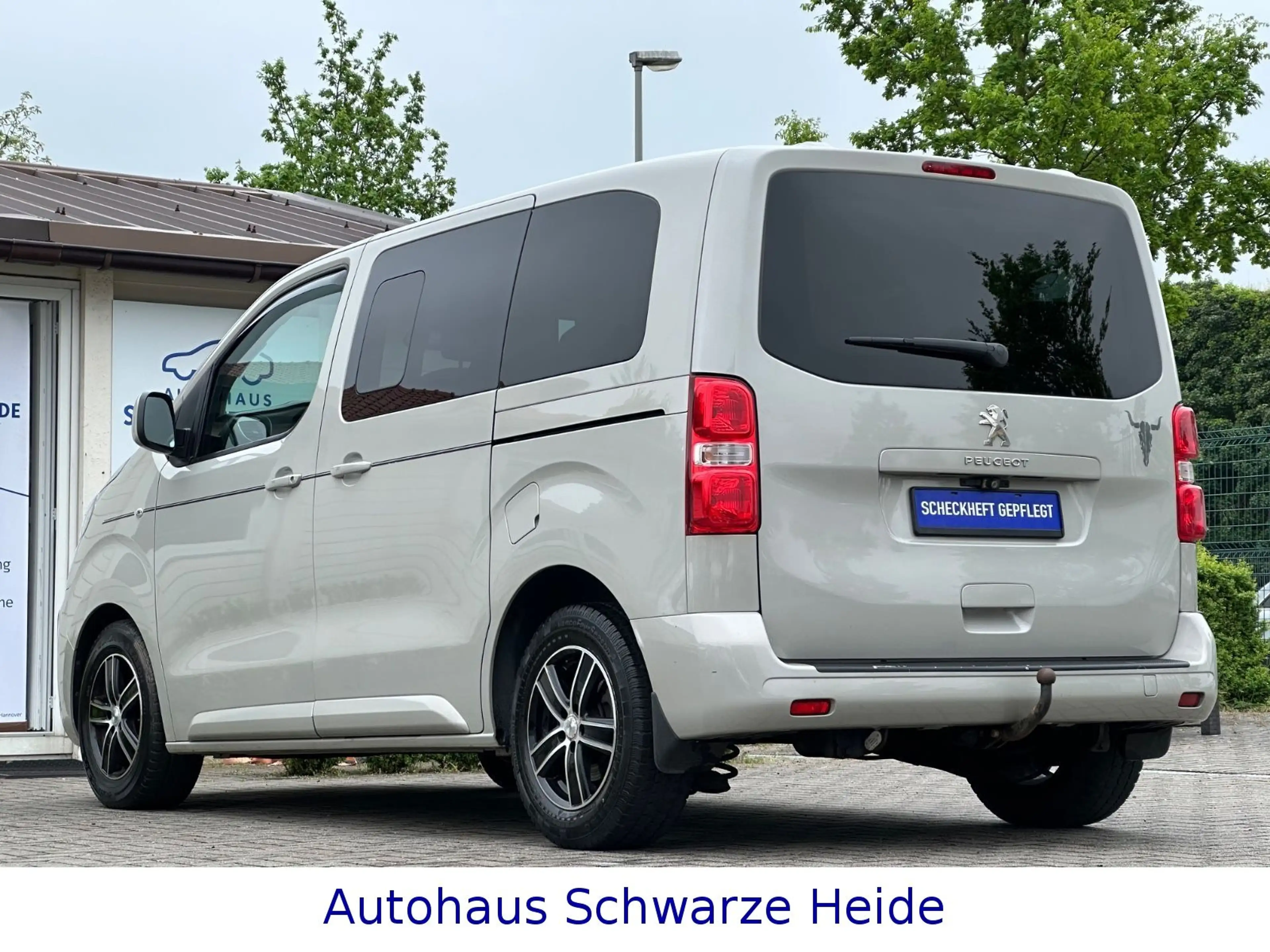 Peugeot Traveller Family L1*8SITZER*AHK*2xSCHIEBETÜR*LED — photo 5
