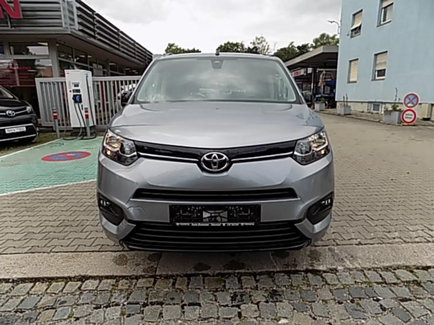 Toyota Proace City Verso L2 Team D 1.5 D-4D Autoamtik Klima Navi Stříbrná - 2