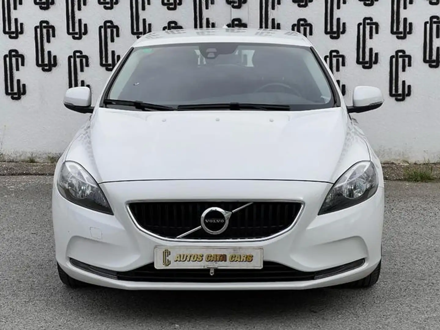 Volvo V40 D3 Momentum Aut. 150 Wit - 2