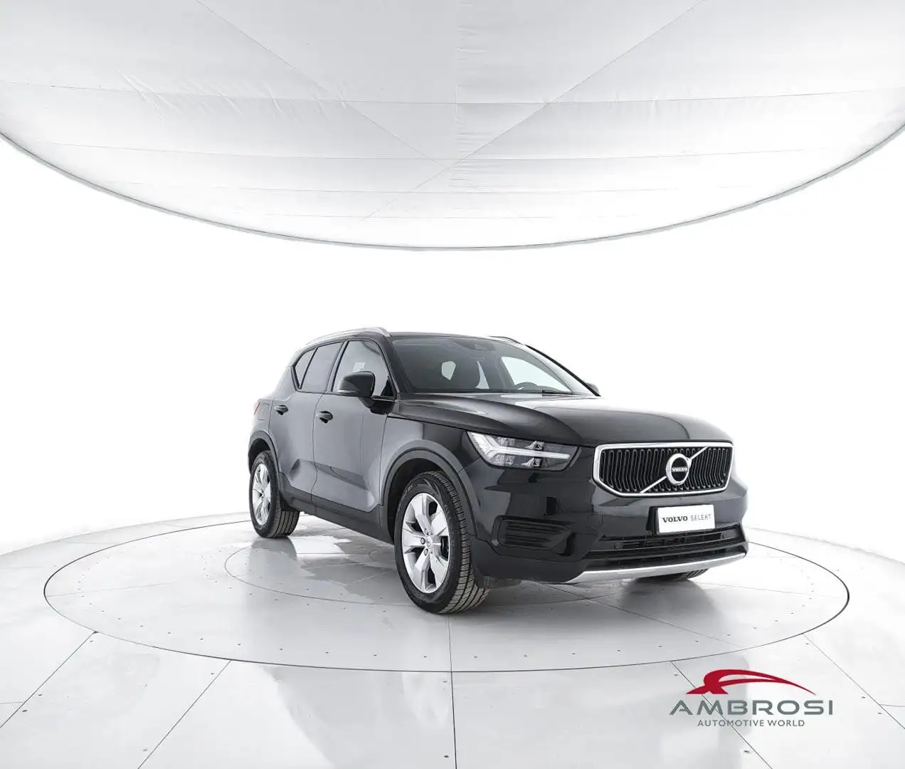 Volvo XC40 T2 Momentum Noir - 2