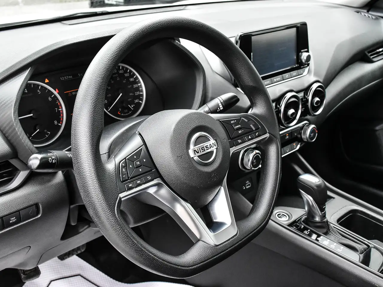 Nissan Sentra снимка Nissan Sentra