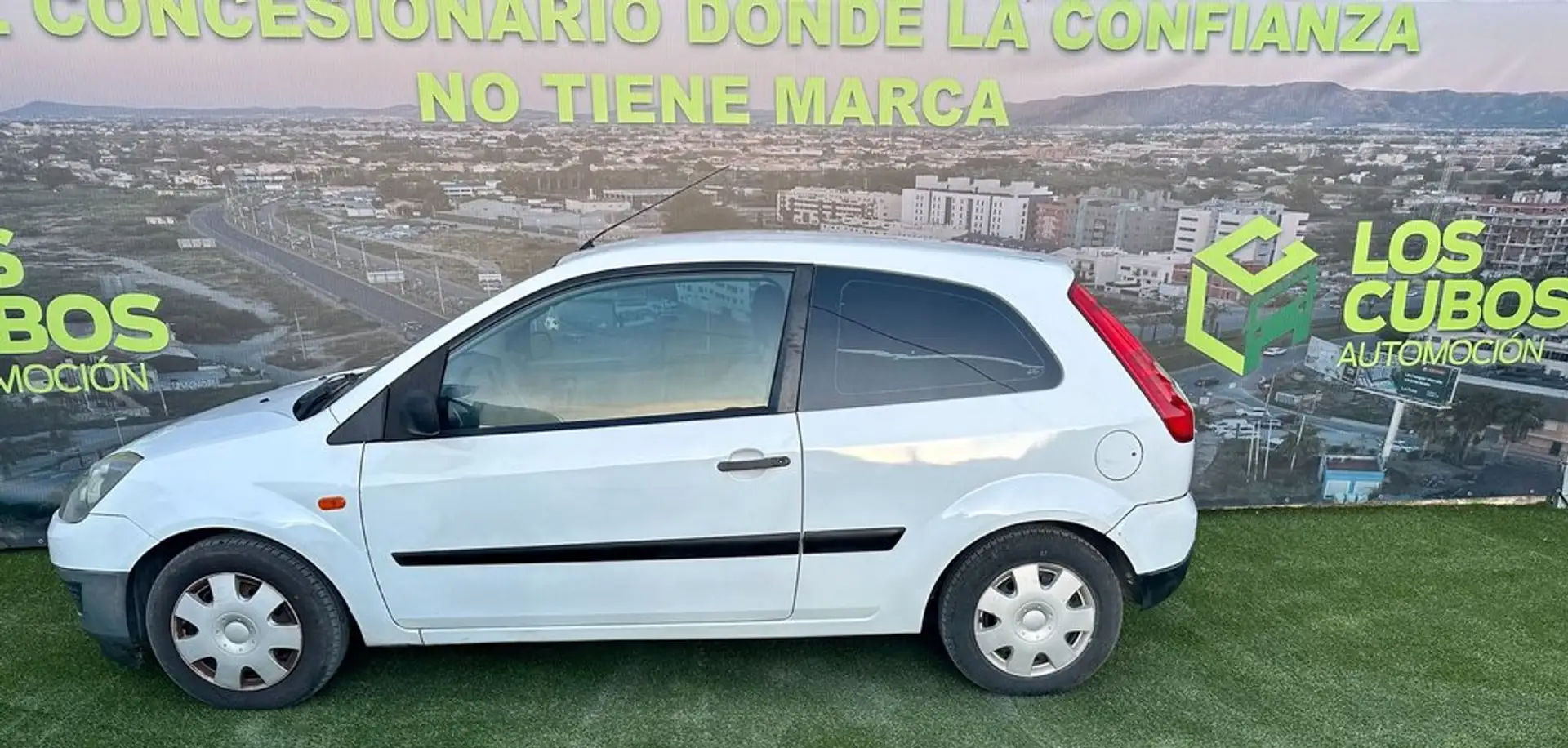 Ford Fiesta 1.4 TDCi Ambiente Blanco - 2