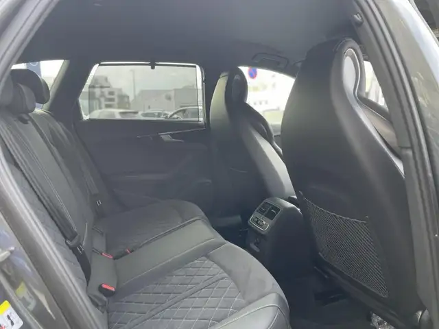 Audi S4 Avant view 5
