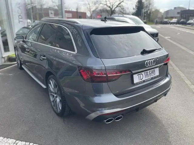 Audi S4 Avant view 13