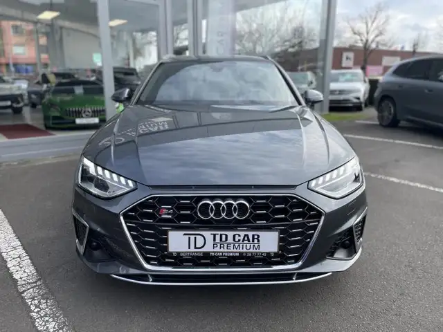 Audi S4 Avant view 2