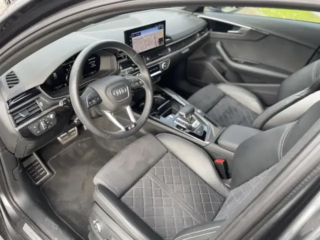 Audi S4 Avant view 6