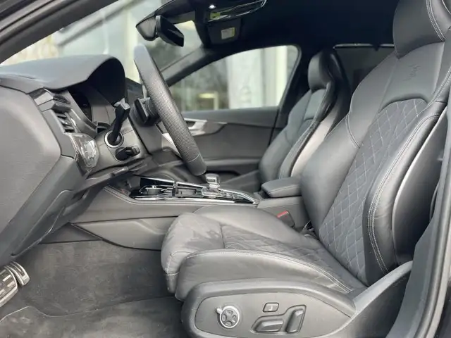 Audi S4 Avant view 7