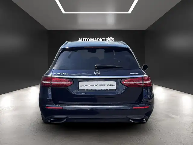 Mercedes-Benz E-Class view 9