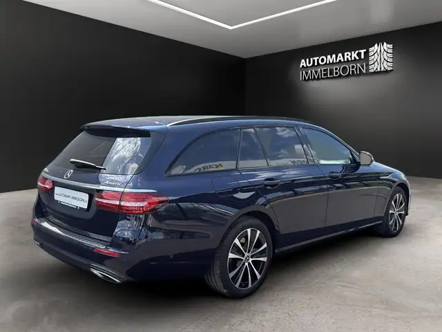 Mercedes-Benz E-Class view 6