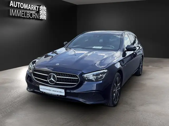 Mercedes-Benz E-Class view 3