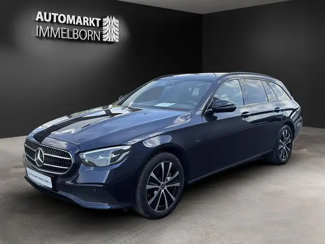 Mercedes-Benz E-Class view 4