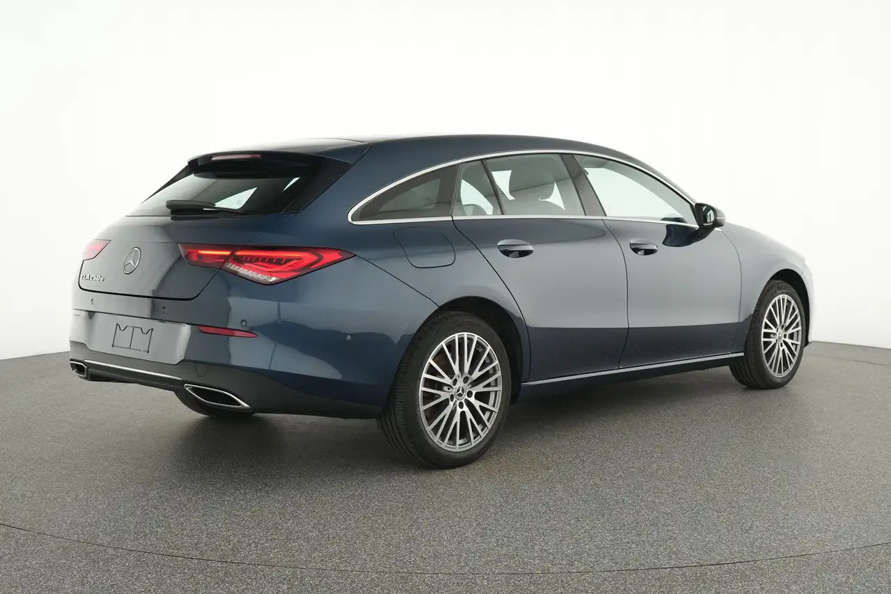 Mercedes-Benz CLA 250 e Shooting Brake Luxury Line 4