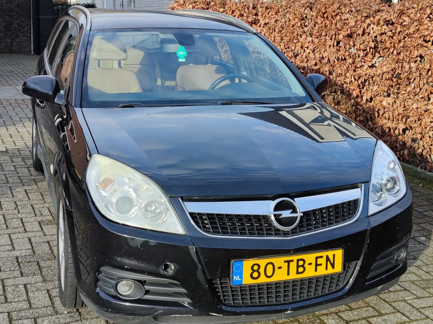 Opel Vectra 2.2-16V Executive Noir - 1