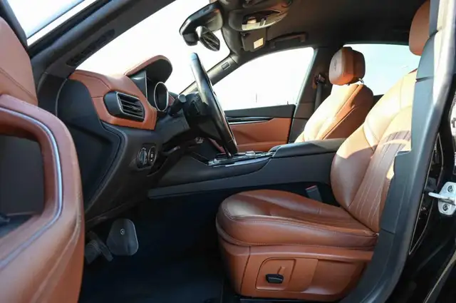 Maserati Levante view 10