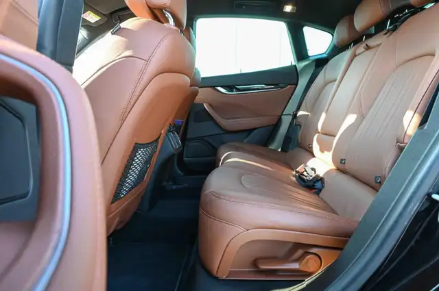 Maserati Levante view 12
