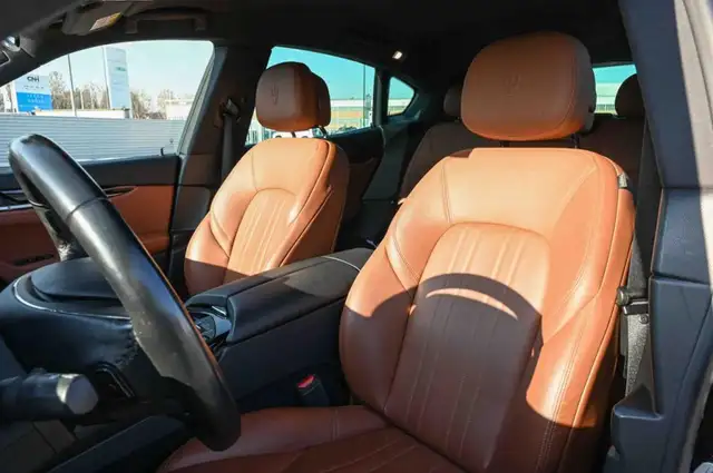 Maserati Levante view 11