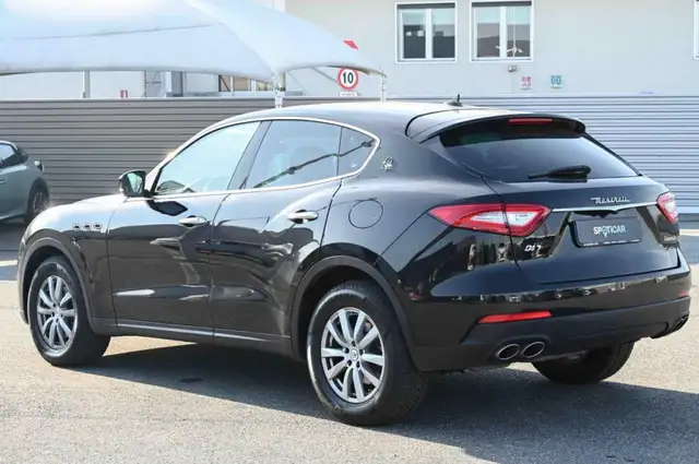 Maserati Levante view 4