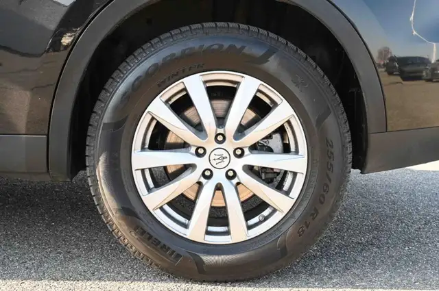 Maserati Levante view 7