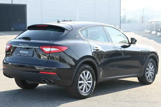 Maserati Levante view 3