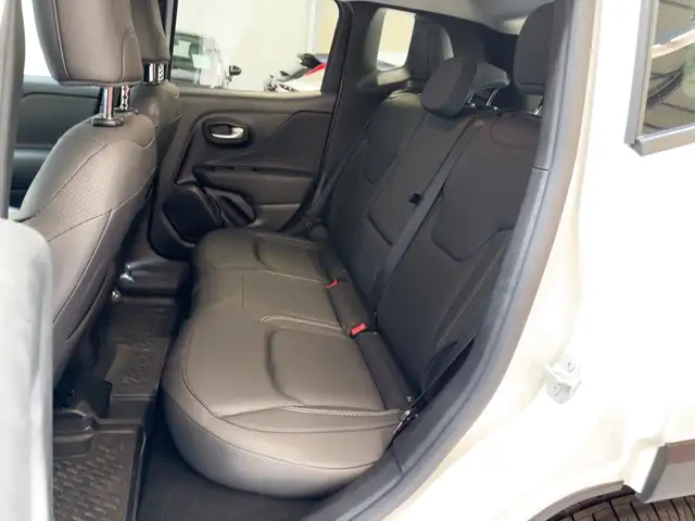 Jeep Renegade view 15