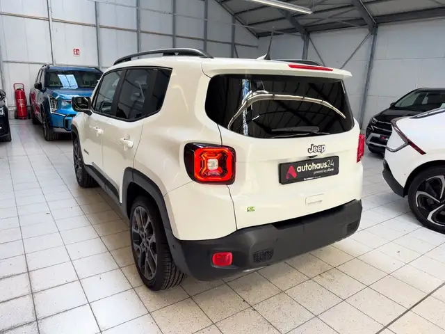 Jeep Renegade view 4
