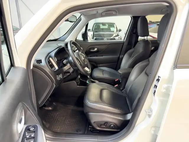 Jeep Renegade view 8