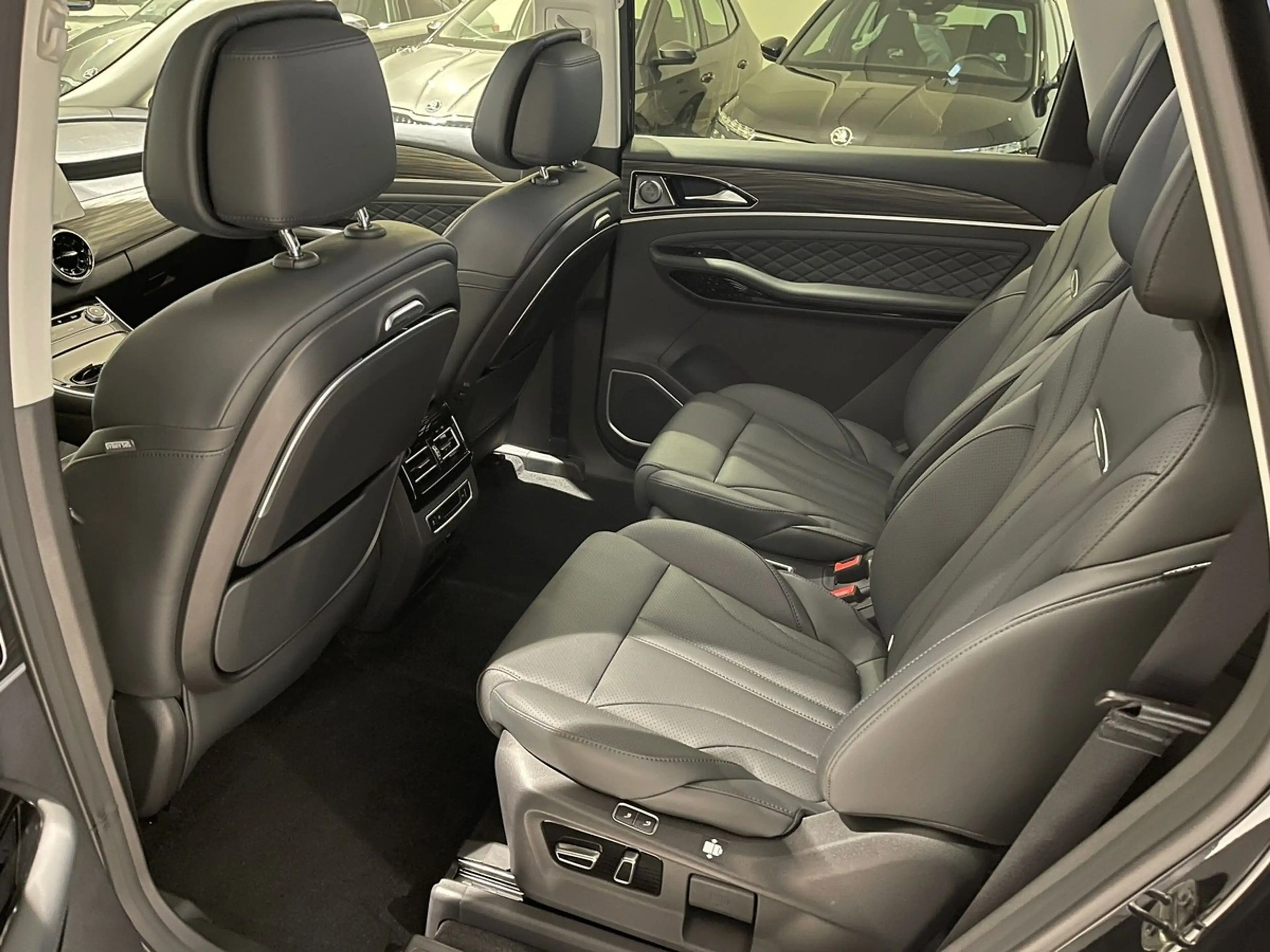 DFM Forthing 4 PHEV PANO 360° Kamera Lagerfahrzeug — photo 7