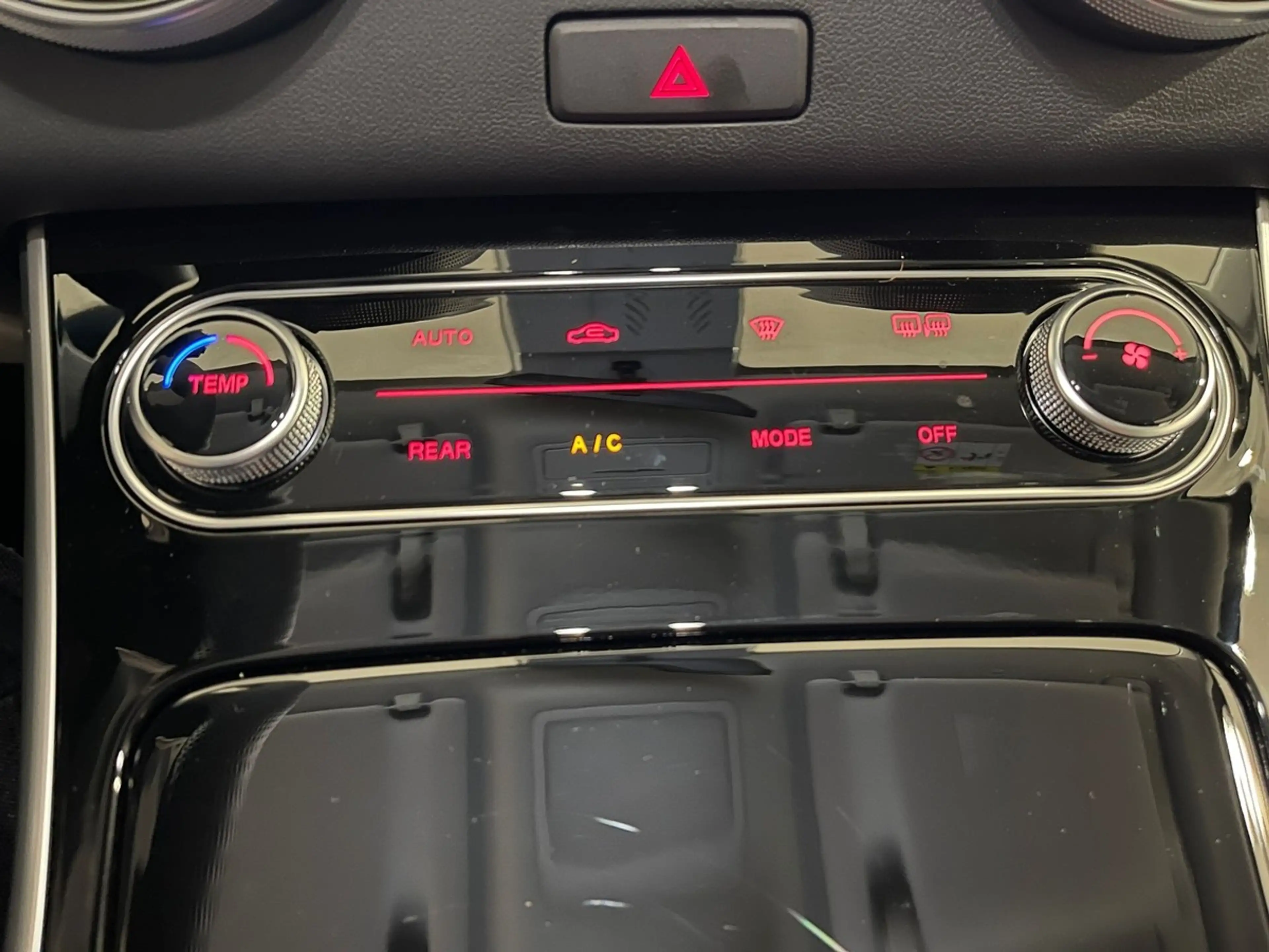 DFM Forthing 4 PHEV PANO 360° Kamera Lagerfahrzeug — photo 14