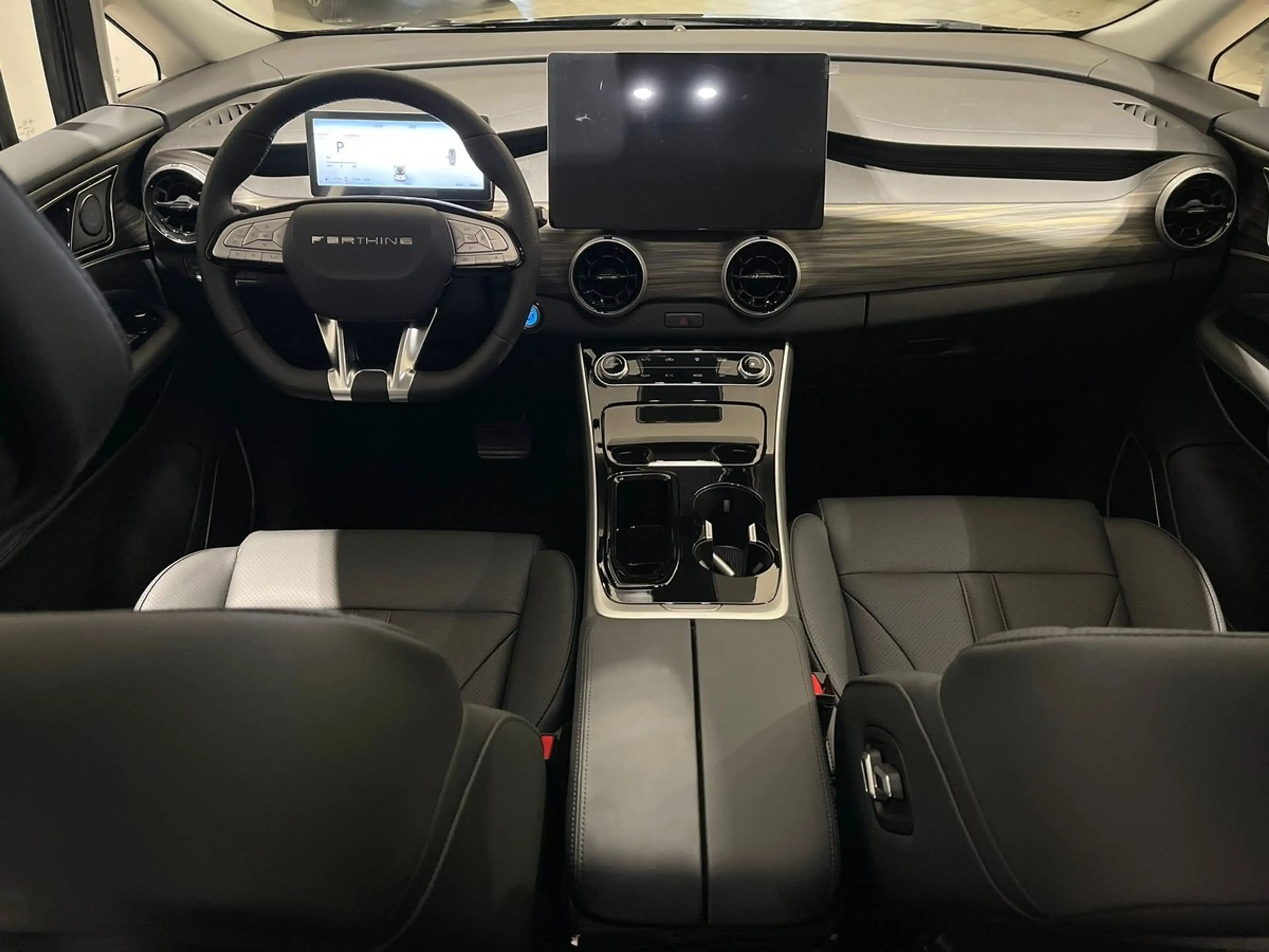 DFM Forthing 4 PHEV PANO 360° Kamera Lagerfahrzeug — photo 11