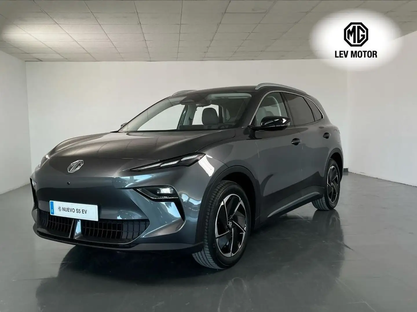 MG 64kWh Luxury Šedá - 2