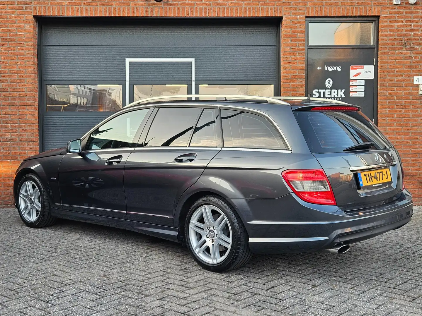 Mercedes-Benz C 180 Estate K BlueEFFICIENCY Bus. Class Avantg. AMG-sty Grau - 2