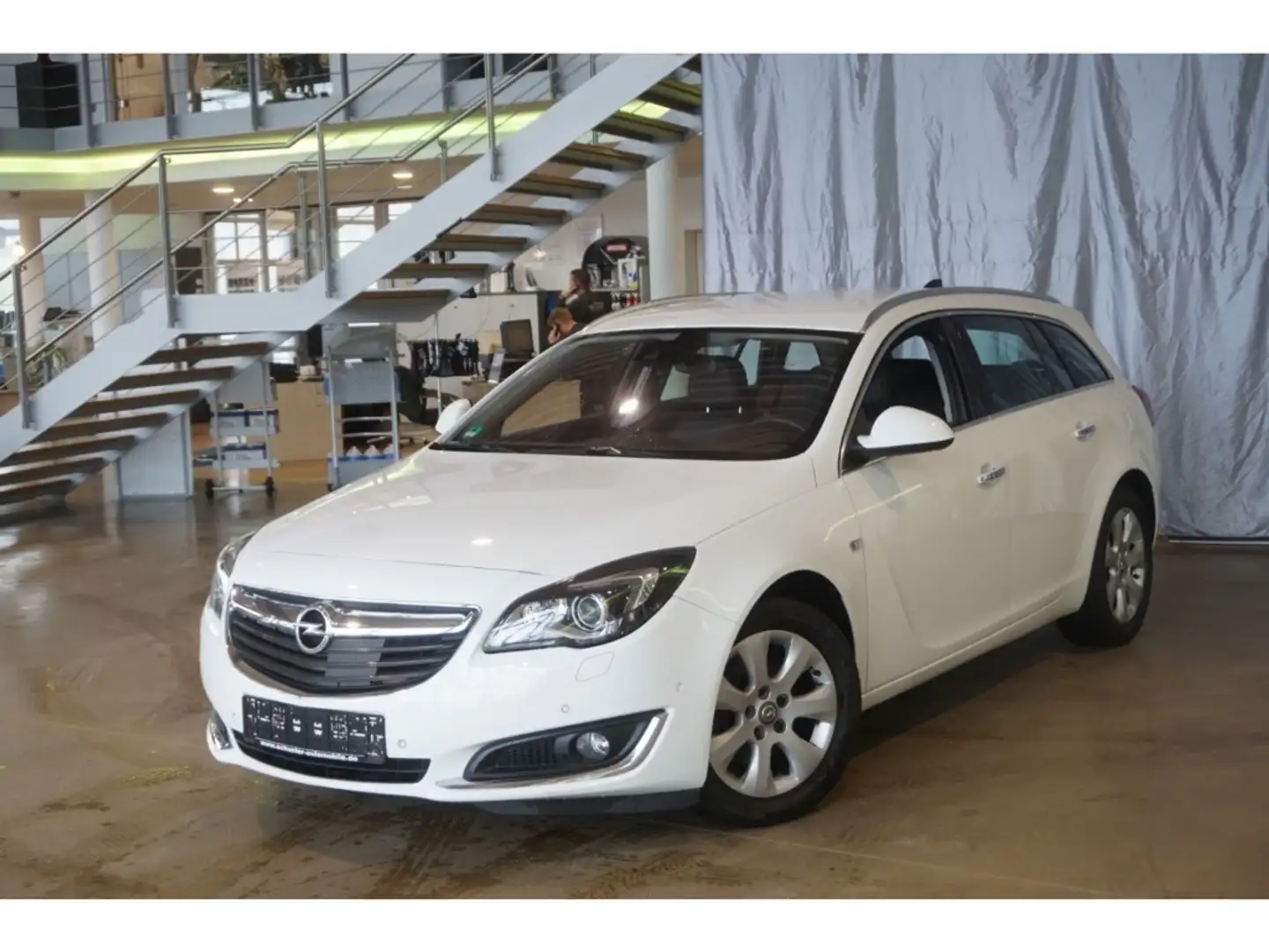 Opel Insignia ST Business 1.6Turbo*ACC Sitzbelüf Navi Weiß - 2