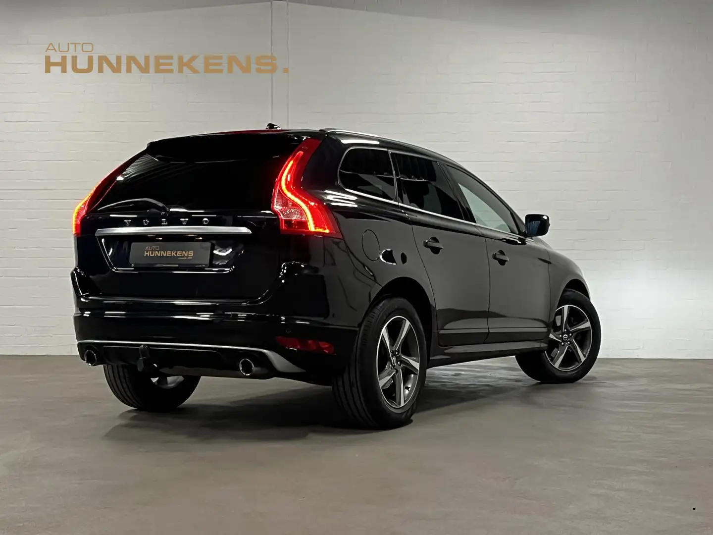 Volvo XC60 2.0 T5 FWD R-Design | Trekhaak | Adapt. cruise con Zwart - 2