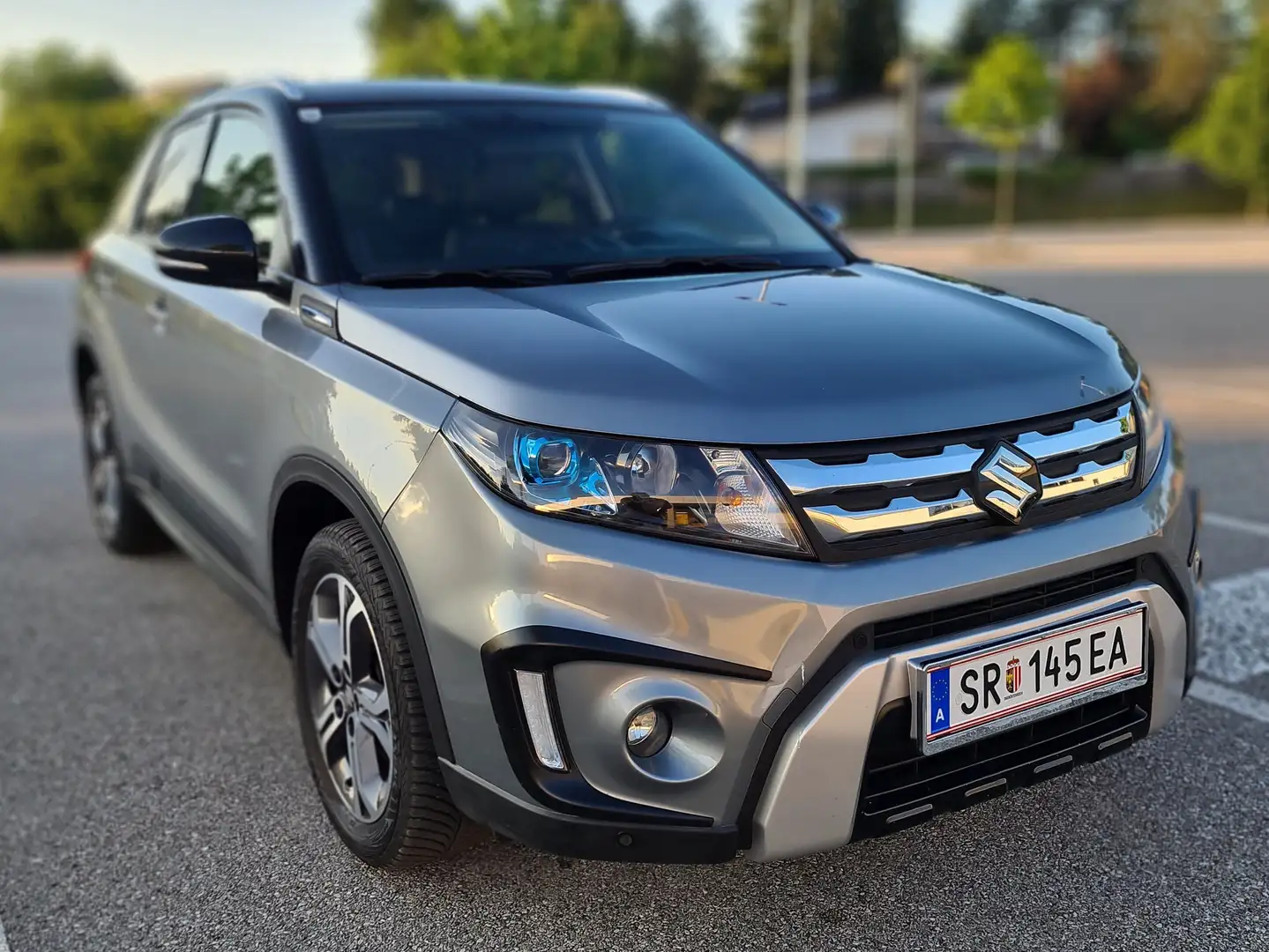 Suzuki Vitara 1,6 4WD Flash Aut. Grau - 2